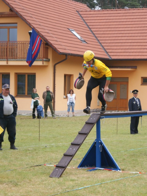 Kunětice na kladině, to se jen tak nevidí. Ale jde jim to.